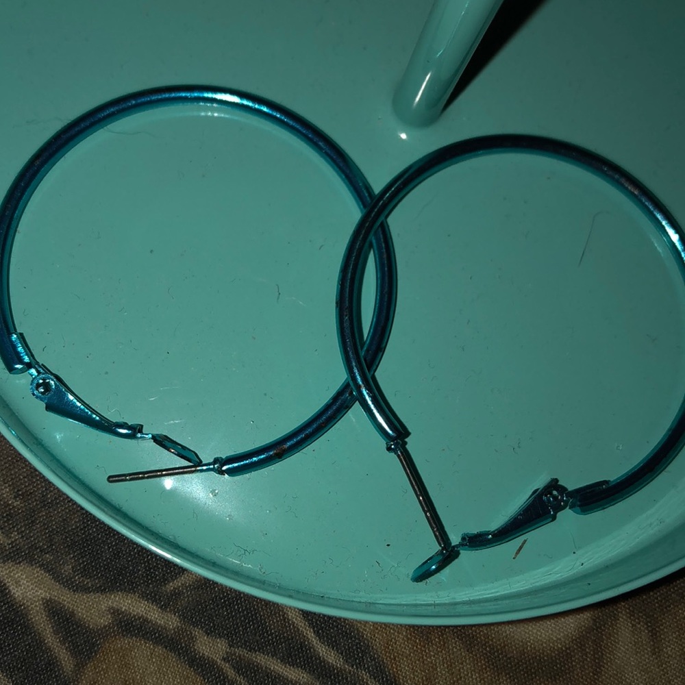 Earings - Picture 2 of 2